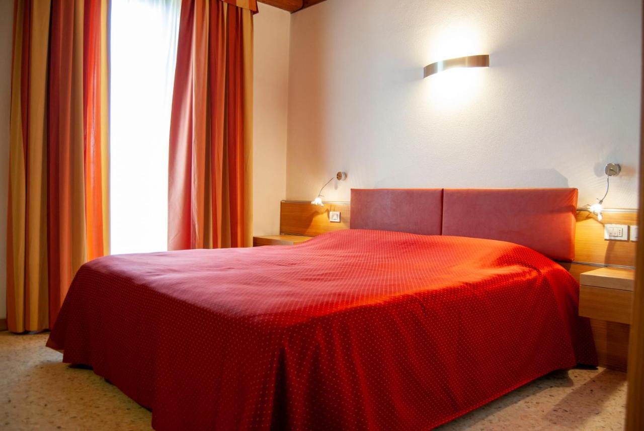 Agriturismo Antico Splendore Villa Pullir Bagian luar foto