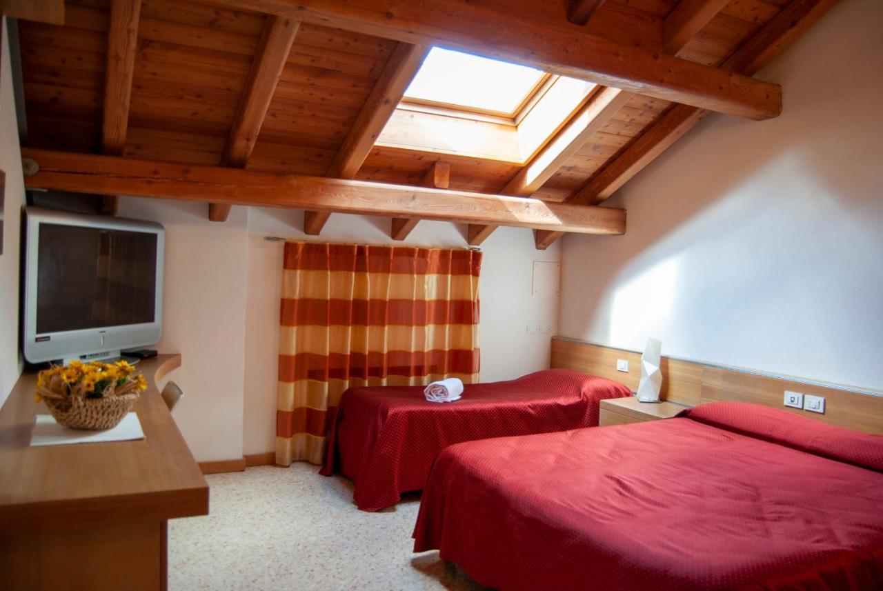 Agriturismo Antico Splendore Villa Pullir Bagian luar foto